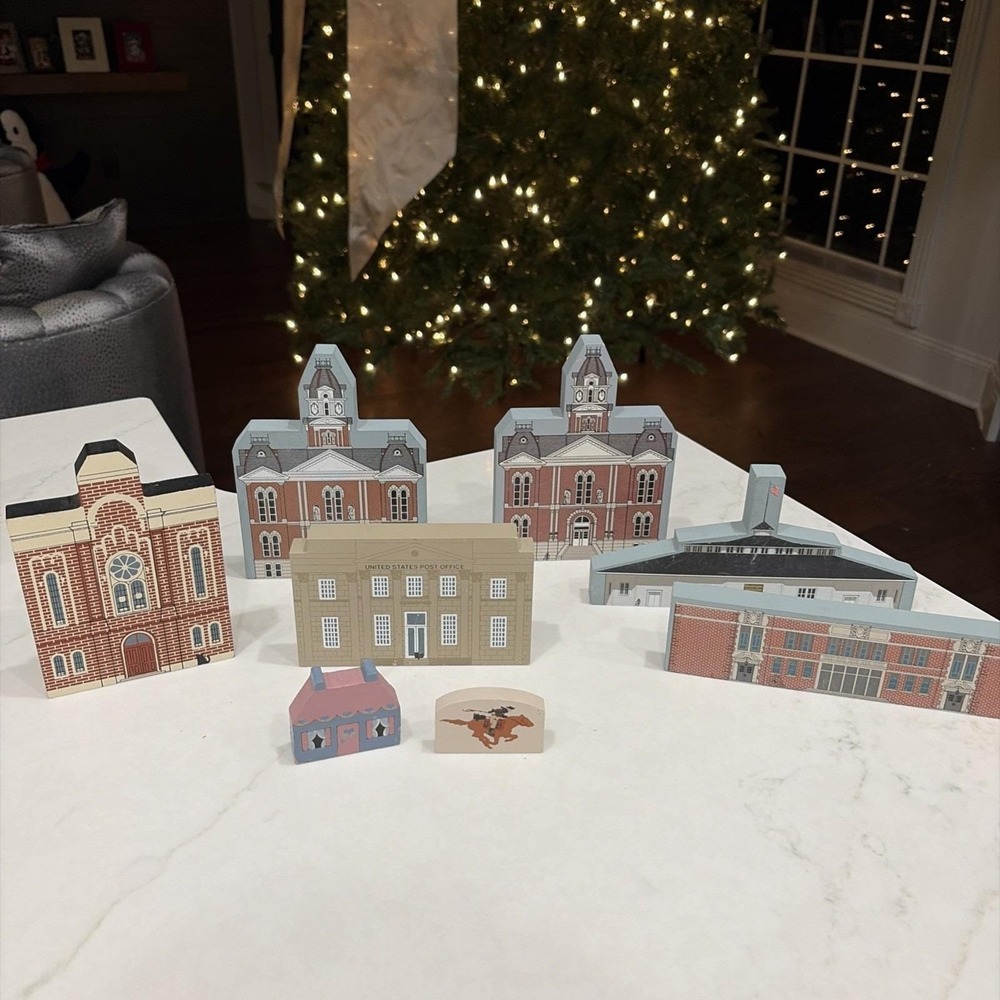 CAT'S MEOW VILLAGE - Usps, Courthouse ++ - LOT OF 6 BUILDINGS - 2 Extra‎ Wooden